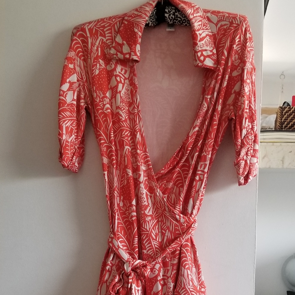 Diane von Furstenberg Wrap dress Size 6